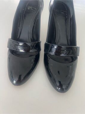 Burberry Black Patent Leather heeled shoes
